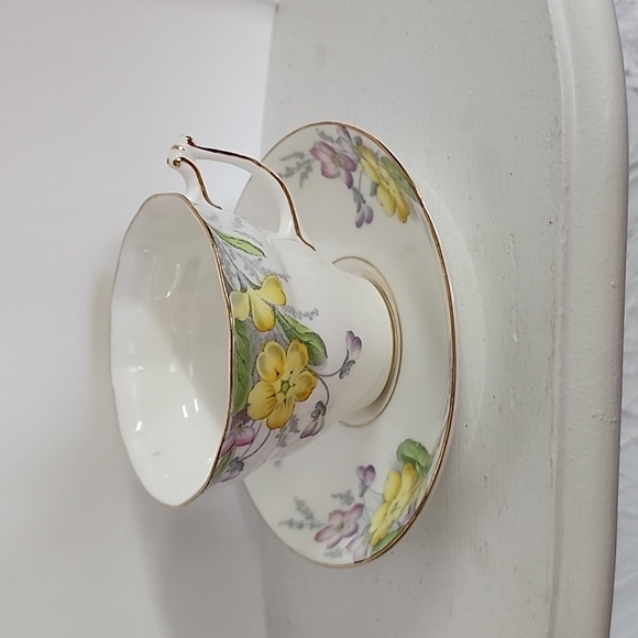 Vintage “Old Royal” Bone China Tea Cup & Saucer with Yellow Flower/Violets 1930 - Picture 4 of 7